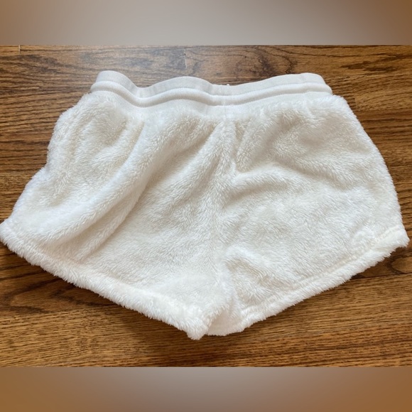 Aerie forever 21 fuzzy sherpa plush fleece cream white shorts - Picture 10 of 11